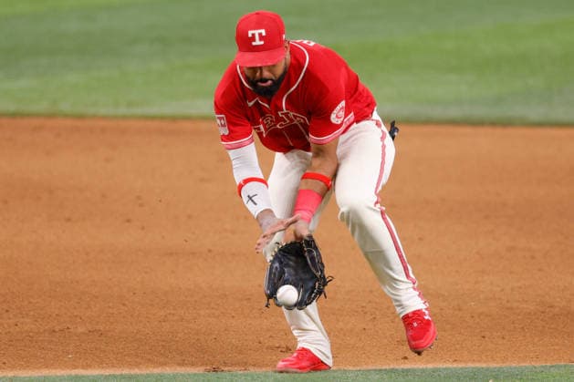 July 24, 2026, Arlington, Texas, USA: Texas Rangers third baseman EZEQUIEL DURAN (20) collects a ground ball in a baseball game, Friday, July 24, 2026, in Arlington, Texas. Arlington USA - ZUMAa325 20260724_zsa_a325_037 Copyright: xDavidxBalleringxIix