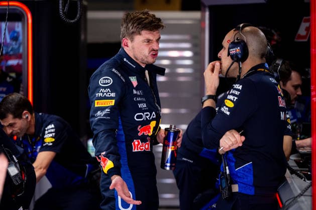 Max Verstappen ( Oracle Red Bull Racing, Niederlande, 03 ) diskutiert mit Gianpiero Lambiase (Renningenieur), HUN, Formel 1 Weltmeisterschaft, Grand Prix von Ungarn, Hungaroring Budapest, Freies Training, Saison 2026, 24.07.2026 HUN, Formel 1 Weltmeisterschaft, Grand Prix von Ungarn, Hungaroring Budapest, Freies Training, Saison 2026, 24.07.2026 Budapest *** Max Verstappen, Oracle Red Bull Racing, Netherlands, 03, talks with Gianpiero Lambiase, race engineer, HUN, Formula 1 World Championship, Hungarian Grand Prix, Hungaroring, Budapest, Free Practice, 2026 season, July 24, 2026, HUN, Formula 1 World Championship, Hungarian Grand Prix, Hungaroring, Budapest, Free Practice, 2026 Season, July 24, 2026, Budapest Copyright: xEibner-Pressefoto Memmlerx EP_MMR