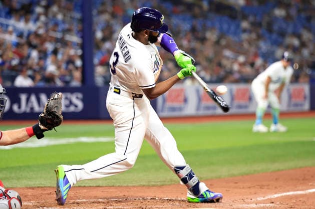July 24, 2026, St. Petersburg, Florida, USA: Tampa Bay Rays third baseman Junior Caminero (13) pops out to Cleveland Guardians first baseman Rhys Hoskins (8) during an MLB, Baseball Herren, USA game on July 24, 2026 at Tropicana Field. The Rays beat the Guardians 11-3. St. Petersburg USA - ZUMAh180 20260724_zsp_h180_027 Copyright: xKimxHukarix