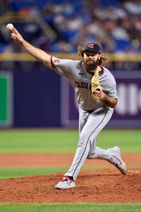 July 24, 2026, St. Petersburg, Florida, USA: Cleveland Guardians pitcher Hunter Gaddis (33) delivers a pitch during an MLB, Baseball Herren, USA game against the Tampa Bay Rays on July 24, 2026 at Tropicana Field. The Rays beat the Guardians 11-3. St. Petersburg USA - ZUMAh180 20260724_zsp_h180_030 Copyright: xKimxHukarix