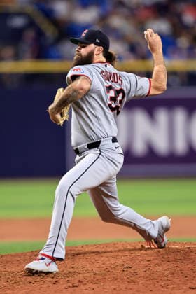 July 24, 2026, St. Petersburg, Florida, USA: Cleveland Guardians pitcher Hunter Gaddis (33) delivers a pitch during an MLB, Baseball Herren, USA game against the Tampa Bay Rays on July 24, 2026 at Tropicana Field. The Rays beat the Guardians 11-3. St. Petersburg USA - ZUMAh180 20260724_zsp_h180_031 Copyright: xKimxHukarix