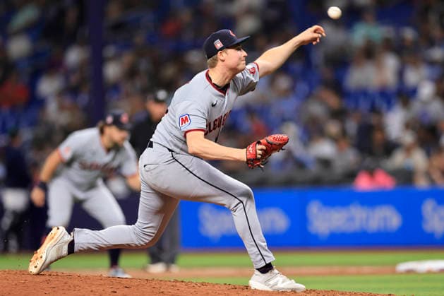 July 24, 2026, St. Petersburg, Florida, USA: Cleveland Guardians pitcher Tim Herrin (29) delivers a pitch during an MLB, Baseball Herren, USA game against the Tampa Bay Rays on July 24, 2026 at Tropicana Field. The Rays beat the Guardians 11-3. St. Petersburg USA - ZUMAh180 20260724_zsp_h180_040 Copyright: xKimxHukarix