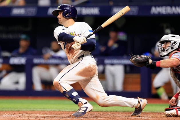 July 24, 2026, St. Petersburg, Florida, USA: Tampa Bay Rays catcher Nick Fortes (40) doubles to center field during an MLB, Baseball Herren, USA game against the Cleveland Guardians on July 24, 2026 at Tropicana Field. The Rays beat the Guardians 11-3. St. Petersburg USA - ZUMAh180 20260724_zsp_h180_082 Copyright: xKimxHukarix