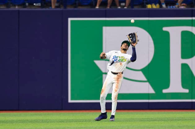 July 24, 2026, St. Petersburg, Florida, USA: Tampa Bay Rays left fielder Chandler Simpson (14) catches a fly ball off the bat of Cleveland Guardians second baseman Travis Bazzana (37) during an MLB, Baseball Herren, USA game on July 24, 2026 at Tropicana Field. The Rays beat the Guardians 11-3. St. Petersburg USA - ZUMAh180 20260724_zsp_h180_084 Copyright: xKimxHukarix