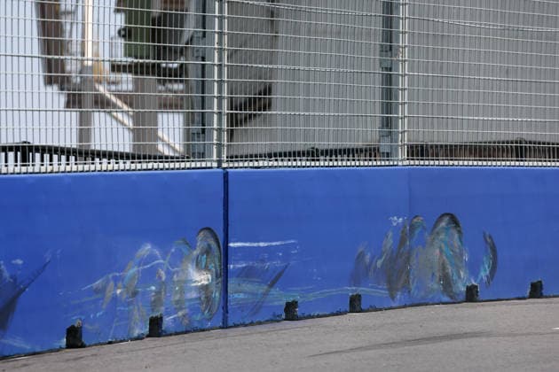 Mauerabdruck von Felipe Drugovichs Einschlag mit dem Andretti Gen3 Evo Rennwagen, Unfall an der Rennstrecke, FIA Formel E Weltmeisterschaft, Saison 12, Tokio E- Prix, 25.07.2026, 2. freies Training, Rote Flagge. *** Mark left on the wall by Felipe Drugovich s crash in the Andretti Gen3 Evo race car, crash at the racetrack, FIA Formula E World Championship, Season 12, Tokyo E-Prix, July 25, 2026, Free Practice 2, Red Flag