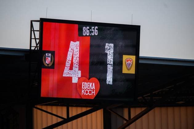 FUSSBALL REGIONALLIGA NORDOST - SAISON 2026-2027 - 1. SPIELTAG FC ROT WEISS ERFURT - BFC DYNAMO ** NUR FÜR REDAKTIONELLE ZWECKE ** EDITORIAL USE ONLY **<p>24 07 2026-Erfurt: Fussball Regionalliga Nordost 1. Spieltag Saison 2026-2027 Steigerwaldstadion FC Rot Weiss Erfurt - BFC Dynamo im Foto: Die Anzeigetafel zeigt das Energebnis von 4:1 ( Deutschland Thueringen Erfurt Copyright: SaschaxFromm *** SOCCER REGIONAL LEAGUE NORTHEAST 2026–2027 SEASON, MATCHDAY 1: FC ROT WEISS ERFURT vs. BFC DYNAMO ** FOR EDITORIAL PURPOSES ONLY ** EDITORIAL USE ONLY ** July 24, 2026 Erfurt Soccer Regional League Northeast Matchday 1, 2026–2027 Season Steigerwald Stadium FC Rot Weiss Erfurt vs. BFC Dynamo (pictured) The scoreboard shows the final score of 4–1 Germany, Thuringia, Erfurt Copyright SaschaxFromm Copyright: SaschaxFromm doc86v6jiq7sw0wvj5df7i ,EDITORIAL USE ONLY