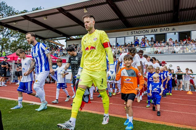 Leipzigs Torwart Torhueter Peter Gulacsi. Testspiel RB Leipzig - VSG Altglienicke. 18. Juli 2026: Markranstaedt, Stadion am Bad. Testspiel RB Leipzig - VSG Altglienicke *** Leipzig Goalkeeper Peter Gulacsi Friendly Match: RB Leipzig vs. VSG Altglienicke, July 18, 2026, Markranstädt, Stadion am Bad Friendly Match: RB Leipzig vs. VSG Altglienicke