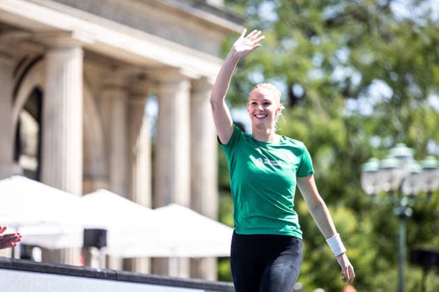 Deutsche Leichtathletik-Meisterschaften Stabhochsprung Frauen; Hannover, 24.07.2026 Friedelinde Petershofen (SV Werder Bremen) während der Athletenpräsentation; Deutsche Leichtathletik-Meisterschaften Stabhochsprung Frauen am 24.07.2026 auf dem Opernplatz in Hannover (Niedersachsen). *** German Track and Field Championships – Women’s Pole Vault, Hanover, July 24, 2026: Friedelinde Petershofen of SV Werder Bremen during the athlete presentation at the German Track and Field Championships—Women’s Pole Vault—on July 24, 2026, at Opernplatz in Hanover, Lower Saxony Copyright: xBEAUTIFULxSPORTS R.xSchmittx