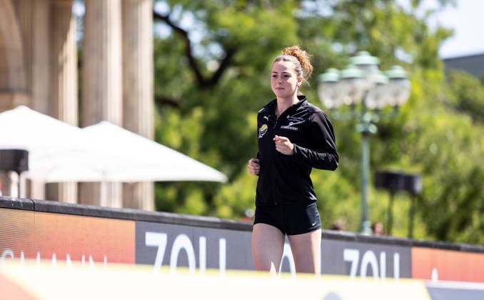 Deutsche Leichtathletik-Meisterschaften Stabhochsprung Frauen; Hannover, 24.07.2026 Anna Hiesinger (LAZ Ludwigsburg) bei der Athletenpräsentation; Deutsche Leichtathletik-Meisterschaften Stabhochsprung Frauen am 24.07.2026 auf dem Opernplatz in Hannover (Niedersachsen). *** German Track and Field Championships – Women’s Pole Vault, Hanover, July 24, 2026 Anna Hiesinger of LAZ Ludwigsburg at the athlete presentation for the German Track and Field Championships—Women’s Pole Vault on July 24, 2026, at Opernplatz in Hanover, Lower Saxony Copyright: xBEAUTIFULxSPORTS R.xSchmittx