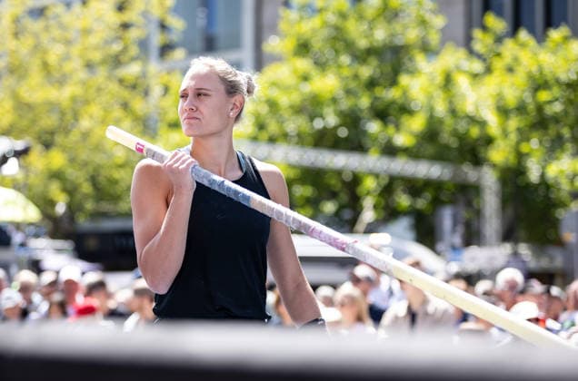 Deutsche Leichtathletik-Meisterschaften Stabhochsprung Frauen; Hannover, 24.07.2026 Beim Warm-Up im Stabhochsprung der Frauen: Sarah Franziska Vogel (Eintracht Frankfurt e.V.); Deutsche Leichtathletik-Meisterschaften Stabhochsprung Frauen am 24.07.2026 auf dem Opernplatz in Hannover (Niedersachsen). *** German Track and Field Championships – Women’s Pole Vault, Hanover, July 24, 2026 During the warm-up for the women’s pole vault, Sarah Franziska Vogel of Eintracht Frankfurt e.V. at the German Track and Field Championships—Women’s Pole Vault on July 24, 2026, at Opernplatz in Hanover, Lower Saxony Copyright: xBEAUTIFULxSPORTS R.xSchmittx