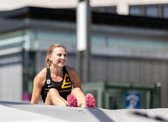 Deutsche Leichtathletik-Meisterschaften Stabhochsprung Frauen; Hannover, 24.07.2026 Freut sich über einen erfolgreichen Sprung: Chiara Sistermann (TSV Gräfelfing) im Stabhochsprung der Frauen; Deutsche Leichtathletik-Meisterschaften Stabhochsprung Frauen am 24.07.2026 auf dem Opernplatz in Hannover (Niedersachsen). *** German Track and Field Championships – Women’s Pole Vault, Hanover, July 24, 2026 Chiara Sistermann of TSV Gräfelfing celebrates a successful jump in the women’s pole vault at the German Track and Field Championships on July 24, 2026, at Opernplatz in Hanover, Lower Saxony Copyright: xBEAUTIFULxSPORTS R.xSchmittx
