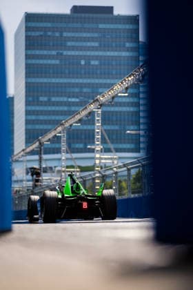 2026 FORMULA E TOKYO ePRIX 16 BUEMI SÃ bastien (swi), Envision Racing, Jaguar I-Type 7, action during the Tokyo ePrix, 14th and 15th round of the 2025-26 ABB FIA Formula E World Championship, WM, Weltmeisterschaft on the Tokyo Street Circuit from July 24 to 26, 2026 in Tokyo, Japan - TokyoJapan  Copyright: xBastienxRouxx