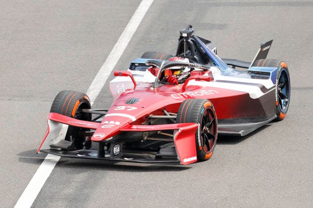 July 25, 2026, Tokyo, Japan: CITROEN RACING driver Nick Cassidy (37) in action during a free practice before starting the Formula E Tokyo E-Prix, round 14 of the 2025Ã¢â‚¬2026 ABB FIA Formula E World Championship, WM, Weltmeisterschaft on the temporary street circuit around the Tokyo Big Sight convention center in Tokyo. Tokyo Japan - ZUMAm191 20260725_aap_m191_032 Copyright: xRodrigoxReyesxMarinx
