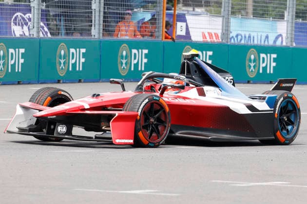 July 25, 2026, Tokyo, Japan: CITROEN RACING driver Jean-Eric Vergne (25) in action during a free practice before starting the Formula E Tokyo E-Prix, round 14 of the 2025Ã¢â‚¬2026 ABB FIA Formula E World Championship, WM, Weltmeisterschaft on the temporary street circuit around the Tokyo Big Sight convention center in Tokyo. Tokyo Japan - ZUMAm191 20260725_aap_m191_038 Copyright: xRodrigoxReyesxMarinx