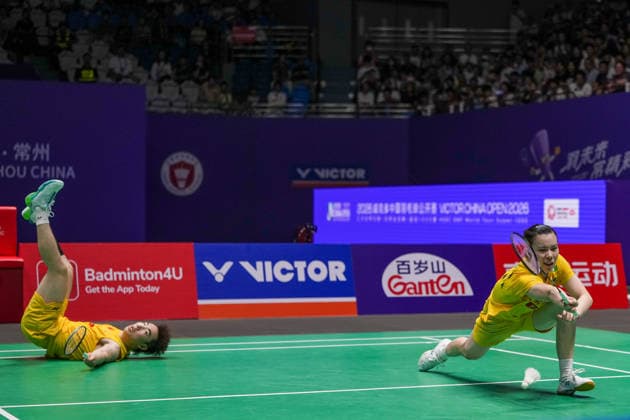 (260725) -- CHANGZHOU, July 25, 2026 -- Guo Xinwa Chen Fanghui (R) compete during the mixed doubles semifinal match between Guo Xinwa Chen Fanghui of China and Dechapol Puavaranukroh Supissara Paewsampran of Thailand at the 2026 China Open badminton tournament in Changzhou, east China s Jiangsu Province, July 25, 2026. ) (SP)CHINA-CHANGZHOU-BADMINTON-CHINA OPEN-MIXED DOUBLES (CN) LixBo 