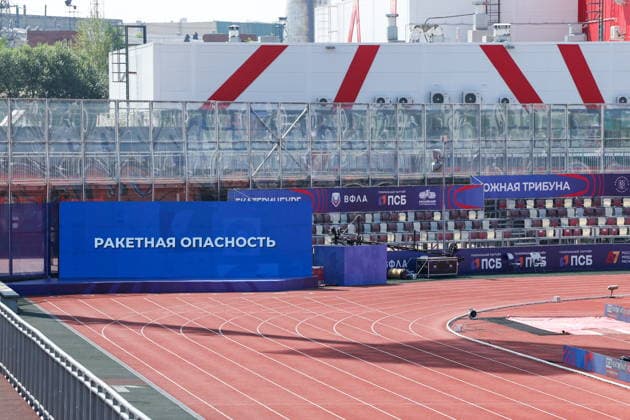RUSSIA, YEKATERINBURG - JULY 25, 2026: A banner with a message reading missile alert is seen at Kalininets Stadium during the Russian Athletics Championships Russian Athletics Championships Suspended In Yekaterinburg Over Drone Attack  - ZUMAt113 20260725_zaa_t113_001 Copyright: xDonatxSorokinx