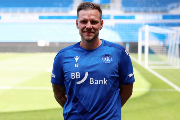 24.07.2026, xrekx, Fussball 2.Bundesliga, Karlsruher SC - Fototermin Saison 2026 27 v.l. Eduard Buxmann Co-Trainer (Karlsruher SC) (DFL DFB REGULATIONS PROHIBIT ANY USE OF PHOTOGRAPHS as IMAGE SEQUENCES and or QUASI-VIDEO) Karlsruhe *** July 24, 2026, xrekx, Soccer, 2. Bundesliga, Karlsruher SC Photo Session, 2026–27 Season, from left: Eduard Buxmann, Assistant Coach, Karlsruher SC. DFL and DFB regulations prohibit any use of photographs as image sequences and or quasi-video. Karlsruhe