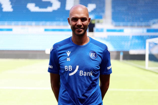 24.07.2026, xrekx, Fussball 2.Bundesliga, Karlsruher SC - Fototermin Saison 2026 27 v.l. Daniel Gordon Co-Trainer (Karlsruher SC) (DFL DFB REGULATIONS PROHIBIT ANY USE OF PHOTOGRAPHS as IMAGE SEQUENCES and or QUASI-VIDEO) Karlsruhe *** July 24, 2026, xrekx, Soccer, 2. Bundesliga, Karlsruher SC Photo Session, 2026–27 Season, from left: Daniel Gordon, Assistant Coach, Karlsruher SC. DFL and DFB regulations prohibit any use of photographs as image sequences and or quasi-video. Karlsruhe