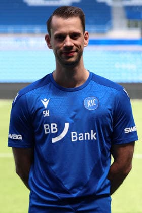 24.07.2026, xrekx, Fussball 2.Bundesliga, Karlsruher SC - Fototermin Saison 2026 27 v.l. Steffen Hillmann Teammanager (Karlsruher SC) (DFL DFB REGULATIONS PROHIBIT ANY USE OF PHOTOGRAPHS as IMAGE SEQUENCES and or QUASI-VIDEO) Karlsruhe *** July 24, 2026, xrekx, Soccer 2. Bundesliga, Karlsruher SC Photo Session, 2026–27 Season, from left: Steffen Hillmann, Team Manager, Karlsruher SC. DFL and DFB regulations prohibit any use of photographs as image sequences and or quasi-video. Karlsruhe