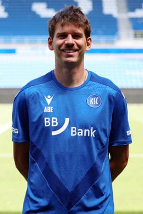 24.07.2026, xrekx, Fussball 2.Bundesliga, Karlsruher SC - Fototermin Saison 2026 27 v.l. Alexander Belinger, Spielanalyst (Karlsruher SC) (DFL DFB REGULATIONS PROHIBIT ANY USE OF PHOTOGRAPHS as IMAGE SEQUENCES and or QUASI-VIDEO) Karlsruhe *** July 24, 2026, xrekx, Soccer 2. Bundesliga, Karlsruher SC Photo Op, 2026–27 Season, from left: Alexander Belinger, Match Analyst, Karlsruher SC. DFL and DFB regulations prohibit any use of photographs as image sequences and or quasi-video. Karlsruhe