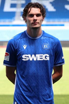24.07.2026, xrekx, Fussball 2.Bundesliga, Karlsruher SC - Fototermin Saison 2026 27 v.l. Moritz Broschinski (Karlsruher SC) (DFL DFB REGULATIONS PROHIBIT ANY USE OF PHOTOGRAPHS as IMAGE SEQUENCES and or QUASI-VIDEO) Karlsruhe *** July 24, 2026, xrekx, Soccer 2. Bundesliga, Karlsruher SC Photo Session, 2026–27 Season, from left: Moritz Broschinski, Karlsruher SC. DFL and DFB regulations prohibit any use of photographs as image sequences and or quasi-video. Karlsruhe