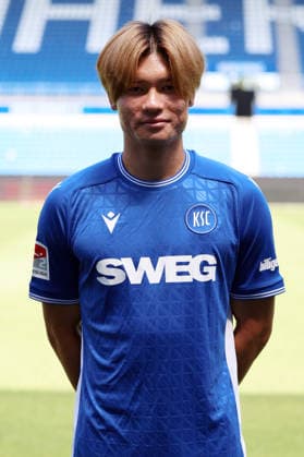24.07.2026, xrekx, Fussball 2.Bundesliga, Karlsruher SC - Fototermin Saison 2026 27 v.l. Shio Fukuda (Karlsruher SC) (DFL DFB REGULATIONS PROHIBIT ANY USE OF PHOTOGRAPHS as IMAGE SEQUENCES and or QUASI-VIDEO) Karlsruhe *** July 24, 2026, xrekx, Soccer 2. Bundesliga, Karlsruher SC Photo Op, 2026–27 Season, from left: Shio Fukuda, Karlsruher SC. DFL and DFB regulations prohibit any use of photographs as image sequences and or quasi-video. Karlsruhe