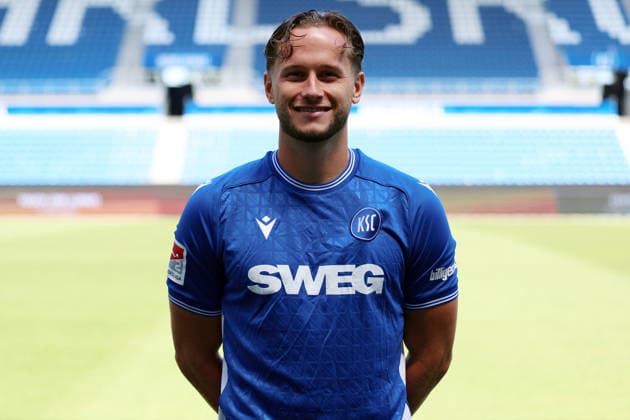 24.07.2026, xrekx, Fussball 2.Bundesliga, Karlsruher SC - Fototermin Saison 2026 27 v.l. Christoph Kobald (Karlsruher SC) (DFL DFB REGULATIONS PROHIBIT ANY USE OF PHOTOGRAPHS as IMAGE SEQUENCES and or QUASI-VIDEO) Karlsruhe *** July 24, 2026, xrekx, Soccer 2. Bundesliga, Karlsruher SC Photo Session, 2026–27 Season, from left: Christoph Kobald, Karlsruher SC. DFL and DFB regulations prohibit any use of photographs as image sequences and or quasi-video. Karlsruhe