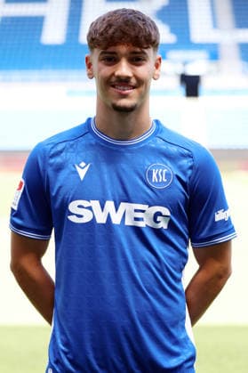 24.07.2026, xrekx, Fussball 2.Bundesliga, Karlsruher SC - Fototermin Saison 2026 27 v.l. Rafael Pinto Pedrosa (Karlsruher SC) (DFL DFB REGULATIONS PROHIBIT ANY USE OF PHOTOGRAPHS as IMAGE SEQUENCES and or QUASI-VIDEO) Karlsruhe *** July 24, 2026, xrekx, Soccer 2. Bundesliga, Karlsruher SC Photo Session, 2026–27 Season, from left: Rafael Pinto Pedrosa, Karlsruher SC. DFL and DFB regulations prohibit any use of photographs as image sequences and or quasi-video. Karlsruhe