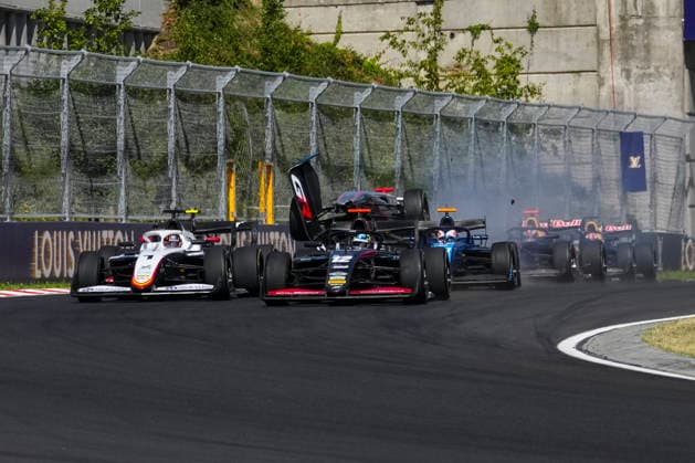 Formula 2 Hungarian Grand Prix Start crash between Maciej Gladysz (POL) and Jin Nakamura (JPN) crash during Formula 2 Hungarian Grand Prix 2026. on July 25., 2026 in Hungaroring, Mogyorod, Hungary, Zsombor Toth Zsombor Toth Photography Mogyorod Hungaroring Pest Hungary Copyright: xZsomborxTothx