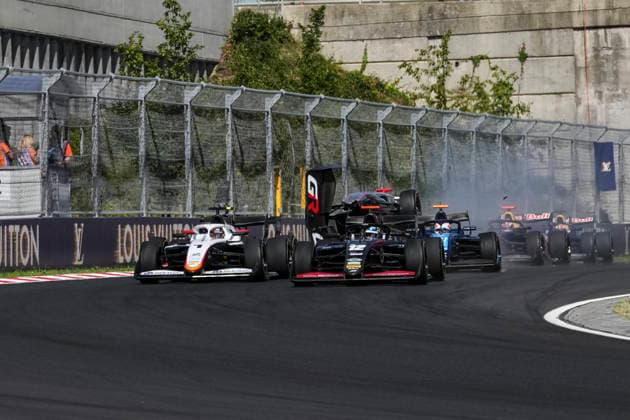 Formula 2 Hungarian Grand Prix Start crash between Maciej Gladysz (POL) and Jin Nakamura (JPN) crash during Formula 2 Hungarian Grand Prix 2026. on July 25., 2026 in Hungaroring, Mogyorod, Hungary, Zsombor Toth Zsombor Toth Photography Mogyorod Hungaroring Pest Hungary Copyright: xZsomborxTothx