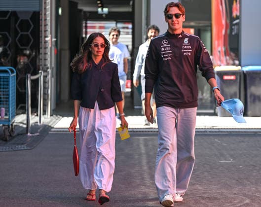 F1 Grand Prix Of Hungary 2026 MOGYOROD, HUNGARY - JULY 25: George Russell of Great Britain and Mercedes-AMG Petronas F1 Team walks through the paddock with his girlfriend Carmen Montero Mundt ahead of Free Practice 3 (FP3) during the Formula 1 Hungarian Grand Prix 2026 at Hungaroring on July 25, 2026 in Mogyorod, Hungary. Mogyorod Hungary  Copyright: xArturxWidakx originalFilename:widak-f1grandp260725_npMZ0.jpg
