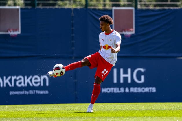 Tidiam Gomis (RB Leipzig, 27) am Ball, spielt den Pass, RB Leipzig vs FC Ingolstadt, Fussball, Testspiel, Saison 2026 27, 25.07.2026,¨ RB Leipzig vs FC Ingolstadt, Fussball, Testspiel, Saison 2026 27, 25.07.2026 Leipzig *** Tidiam Gomis of RB Leipzig, No. 27, in possession of the ball, plays a pass; RB Leipzig vs. FC Ingolstadt, soccer, friendly match, 2026–27 season, July 25, 2026,¨ RB Leipzig vs. FC Ingolstadt, soccer, friendly match, 2026–27 season, July 25, 2026, Leipzig Copyright: xEibner-Pressefoto LauraxRoemerx EP_LRR