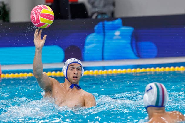 Water polo, Wasserball WORLD CUP ‹GREECE ITALY, Filippo Ferrero of Italy controls the ball during the Water Polo World Cup Men s Semi Final match between Greece and Italy at Sydney Olympic Park Aquatic Centre in Sydney, Saturday, July 25, 2026. ( NO ARCHIVING, EDITORIAL USE ONLY SYDNEY NEW SOUTH WALES AUSTRALIA  Copyright: xMARKxEVANSx 20260725143162795871