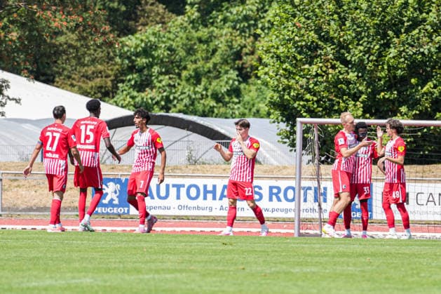 Testspiel, SC Freiburg U23 vs TSG Hoffenheim II, 25.07.2026 Torjubel zum 1:0 durch Bismark Adomah (SC Freiburg U23, 33) Testspiel, SC Freiburg U23 vs TSG Hoffenheim II, Renchtal-Stadion Oberkirch, 25.07.2026 DFB DFL REGULATIONS PROHIBIT ANY USE OF PHOTOGRAPHS AS IMAGE SEQUENCES AND OR QUASI-VIDEO *** Friendly Match, SC Freiburg U23 vs. TSG Hoffenheim II, July 25, 2026 Celebration of the 1-0 goal by Bismark Adomah, SC Freiburg U23, 33 Friendly Match, SC Freiburg U23 vs. TSG Hoffenheim II, Renchtal Stadium, Oberkirch, July 25, 2026 DFB and DFL regulations prohibit any use of photographs as image sequences and or quasi-video Copyright: xBEAUTIFULxSPORTS Boscox