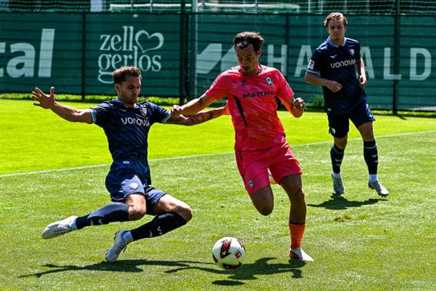 25.07.2026, AUT, Fußball, Herren, 1. Bundesliga, FSP, Saison 2026 2027, Zell am Ziller, SV Werder Bremen vs VfL Bochum Michael Steinwender (Bochum, 15), Olivier Deman (Werder Bremen, 2) Zell am Ziller Parkstadion Tirol Österreich *** July 25, 2026, Austria, Soccer, Men s, 1. Bundesliga, FSP, 2026–2027 Season, Zell am Ziller, SV Werder Bremen vs. VfL Bochum Michael Steinwender (Bochum), 15, Olivier Deman (Werder Bremen), 2 Zell am Ziller Parkstadion, Tyrol, Austria Copyright: xNordphotox xHafnerx