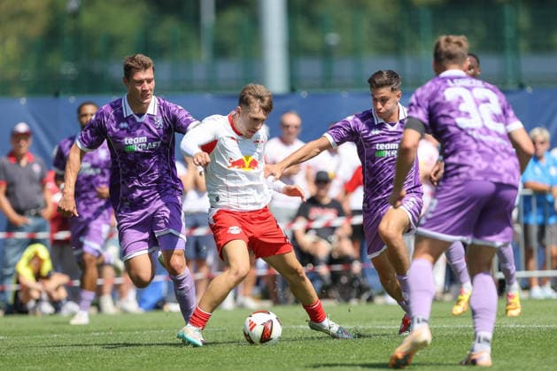 25.07.2026, xtgx, Fussball Testspiel, RB Leipzig - FC Ingolstadt 04 emspor, v.l. Jonas Scholz (Ingolstadt, 15) Brajan Gruda (Leipzig, 10) i5 Zweikampf, Duell, Kampf, tackle (DFL DFB REGULATIONS PROHIBIT ANY USE OF PHOTOGRAPHS as IMAGE SEQUENCES and or QUASI-VIDEO) Leipzig *** July 25, 2026, xtgx, Soccer Friendly Match, RB Leipzig vs. FC Ingolstadt 04 emspor, from left: Jonas Scholz (Ingolstadt), 15 Brajan Gruda (Leipzig), 10 i5 Tackle, duel, battle, tackle DFL DFB REGULATIONS PROHIBIT ANY USE OF PHOTOGRAPHS as IMAGE SEQUENCES and or QUASI-VIDEO Leipzig