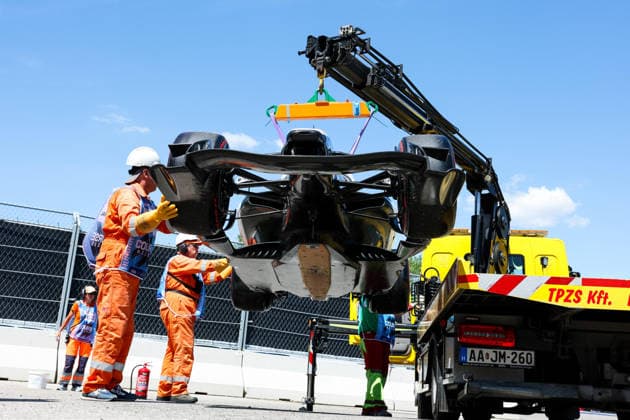 F1 - HUNGARIAN GRAND PRIX 2026 11 PEREZ Sergio (mex), Cadillac F1 Team CA01, action crash, accident, marshall, commissaire de piste, marshal, marshalls, marshals flat floor, aerodynamism, aerodynamic, aerodynamics details during the Formula 1 Hungarian Grand Prix 2026, 11th round of the 2026 Formula One World Championship, WM, Weltmeisterschaft from July 24 to 26, 2026 on the Hungaroring, in Mogyorod near Budapest, Hungary -  Copyright: xFLORENTxGOODENx