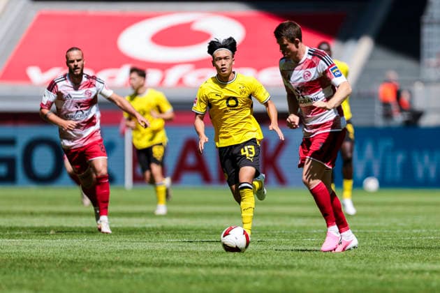 25.07.2026, Fussball, Testspiel Fortuna Düsseldorf - Borussia Dortmund. v. l. Takato Yamamoto (Borussia Dortmund), Dominique Heintz (Fortuna Düsseldorf). Düsseldorf Trainingsgelände des BVB NRW Deutschland xRHR-FOTO DEx *** July 25, 2026, Soccer, Friendly Match: Fortuna Düsseldorf vs. Borussia Dortmund; Takato Yamamoto (Borussia Dortmund), Dominique Heintz (Fortuna Düsseldorf); Düsseldorf; BVB Training Facility; NRW, Germany; xRHR PHOTO DEx Copyright: DennisxEwert RHR-FOTOx RHR-FOTO DE