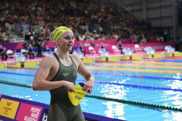 COM26 SWIMMING HEATS, Sienna Toohey of Australia retrieves her swimming cap following the Women™s 100m Breaststroke heats at the Glasgow 2026 Commonwealth Games at the Tollcross International Swimming Centre in Glasgow, Scotland, Saturday, July 25, 2026. ( NO ARCHIVING, EDITORIAL USE ONLY Glasgow Scotland United Kingdom  Copyright: xDEANxLEWINSx 20260725175243832692