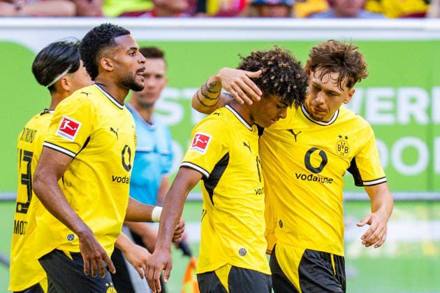 Testspiel, Bundesliga, Fortuna Düsseldorf vs. Borussia Dortmund, 25.07.2026 in der Merkur Arena Tor zum 0:1 durch Mathis Albert, Jubel mit Marwan Mirza Takato Yamamoto Almugera Kabar *** Friendly match, Bundesliga, Fortuna Düsseldorf vs. Borussia Dortmund, July 25, 2026, at Merkur Arena. Goal to make it 0–1 by Mathis Albert; celebration with Marwan Mirza, Takato Yamamoto, and Almugera Kabar Copyright: xBahhoxKarax