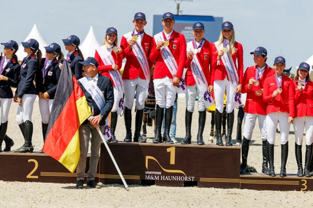 HAGEN a.T.W. - FEI Jumping European Championship, EM, Europameisterschaft Children, Juniors and Young Rider 2026, HAGEN a.T.W. - FEI Jumping European Championship Children, Juniors and Young Rider 2026 Team Germany TILLMANN Lennard (GER), STORMANNS Tony (GER), MERSCHFORMANN Malte (GER), BEERBAUM Brianne (GER), KUEHNER Jolie Marie (GER), SEEMANN Eberhard (Chef dÂ Equipe) Championship ceremony Team Final Nations Cup CH-EU-J-S - Juniors 2nd COMPETITION Teams & Individuals over two rounds - SECOND ROUND Hagen a.T.W., Reitanlage Haunhorst 25. July 2026 - *** HAGEN a T W FEI Jumping European Championship for Children, Juniors, and Young Riders 2026, HAGEN a T W FEI Jumping European Championship for Children, Juniors, and Young Riders 2026 Team Germany: Lennard TILLMANN (GER), Tony STORMANNS (GER), Malte MERSCHFORMANN (GER), Brianne BEERBAUM (GER), KUEHNER Jolie Marie GER, SEEMANN Eberhard, Chef d’Equipe Championship Ceremony Team Final Nations Cup CH EU J S Juniors 2nd COMPETITION Teams Individuals over two rounds SECOND ROUND Hagen a T W, Haunhorst Equestrian Center, July 25, 2026