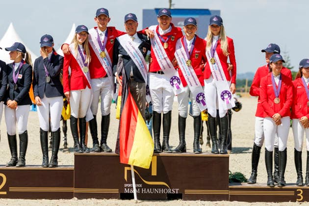 HAGEN a.T.W. - FEI Jumping European Championship, EM, Europameisterschaft Children, Juniors and Young Rider 2026, HAGEN a.T.W. - FEI Jumping European Championship Children, Juniors and Young Rider 2026 Team Germany TILLMANN Lennard (GER), STORMANNS Tony (GER), MERSCHFORMANN Malte (GER), BEERBAUM Brianne (GER), KUEHNER Jolie Marie (GER), SEEMANN Eberhard (Chef dÂ Equipe) Championship ceremony Team Final Nations Cup CH-EU-J-S - Juniors 2nd COMPETITION Teams & Individuals over two rounds - SECOND ROUND Hagen a.T.W., Reitanlage Haunhorst 25. July 2026 - *** HAGEN a T W FEI Jumping European Championship for Children, Juniors, and Young Riders 2026, HAGEN a T W FEI Jumping European Championship for Children, Juniors, and Young Riders 2026 Team Germany: Lennard TILLMANN (GER), Tony STORMANNS (GER), Malte MERSCHFORMANN (GER), Brianne BEERBAUM (GER), KUEHNER Jolie Marie GER, SEEMANN Eberhard, Chef d’Equipe Championship Ceremony Team Final Nations Cup CH EU J S Juniors 2nd COMPETITION Teams Individuals over two rounds SECOND ROUND Hagen a T W, Haunhorst Equestrian Center, July 25, 2026