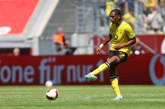 Filippo Mane (Borussia Dortmund) in Aktion, am Ball, Einzelaktion waehrend des Testspiels zwischen Fortuna Düsseldorf und Borussia Dortmund, Merkur Spiel-Arena am 25. July 2026 in Düsseldorf, Deutschland. (Foto von Oliver Kaelke DeFodi Images) +++ Filippo Mane (Borussia Dortmund) controls the ball during the friendly match between Fortuna Düsseldorf and Borussia Dortmund at Merkur Spiel-Arena on July 25, 2026 in Dusseldorf, Germany. (Photo by Oliver Kaelke DeFodi Images) (Photo by Oliver Kaelke DeFodi Images) - *** Filippo Mane of Borussia Dortmund in action, on the ball, making a solo run during the friendly match between Fortuna Düsseldorf and Borussia Dortmund at the Merkur Spiel Arena on July 25, 2026, in Düsseldorf, Germany Photo by Oliver Kaelke DeFodi Images Filippo Mane of Borussia Dortmund controls the ball during the friendly match between Fortuna Düsseldorf and Borussia Dortmund at Merkur Spiel Arena on July 25, 2026, in Düsseldorf, Germany Photo by Oliver Kaelke DeFodi Images Photo by Oliver Kaelke DeFodi Images