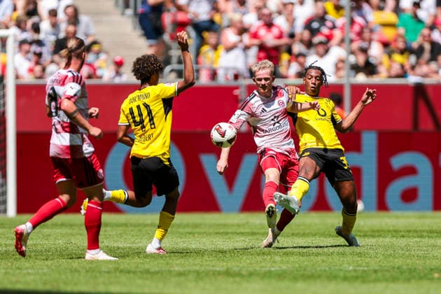25.07.2026, Fussball, Testspiel Fortuna Düsseldorf - Borussia Dortmund. v. l. Jomaine Consbruch (Fortuna Düsseldorf), Filipo Mane (Borussia Dortmund). Düsseldorf Trainingsgelände des BVB NRW Deutschland xRHR-FOTO DEx *** July 25, 2026, Soccer, Friendly Match: Fortuna Düsseldorf vs. Borussia Dortmund, featuring Jomaine Consbruch (Fortuna Düsseldorf) and Filipo Mane (Borussia Dortmund), at the BVB training facility in Düsseldorf, North Rhine-Westphalia, Germany. Photo: DEx Copyright: DennisxEwert RHR-FOTOx RHR-FOTO DE