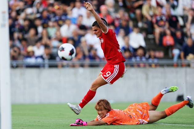 (Top-Bottom) Jovana Damnjanovic (FC Bayern), Yuria Ito (Ardija), JULY 25, 2026 - Football Soccer : Allianz Women s Tour 2026 match between RB Omiya Ardija and FC Bayern Munich at NACK5 Stadium in Saitama, Japan.  aflo_339073014 NaokixNishimurax
