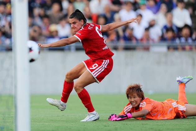 (L-R) Jovana Damnjanovic (FC Bayern), Yuria Ito (Ardija), JULY 25, 2026 - Football Soccer : Allianz Women s Tour 2026 match between RB Omiya Ardija and FC Bayern Munich at NACK5 Stadium in Saitama, Japan.  aflo_339073015 NaokixNishimurax
