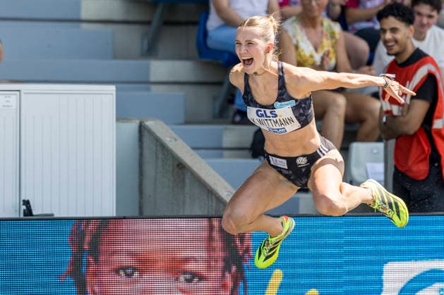 Deutsche Leichtathletik-Meisterschaften; Bochum-Wattenscheid, 25.07.2026 Kira Wittmann (Hannover 96) freut sich über eine neue PB und gewinnt den Meistertitel im Dreisprung; Deutsche Leichtathletik-Meisterschaften am 25.07.2026 im Lorheide-Stadion, Bochum-Wattenscheid (Nordrhein-Westfalen). *** German Track and Field Championships, Bochum-Wattenscheid, July 25, 2026: Kira Wittmann of Hannover 96 celebrates a new personal best and wins the triple jump title at the German Track and Field Championships on July 25, 2026, at Lorheide Stadium in Bochum-Wattenscheid, North Rhine-Westphalia Copyright: xBEAUTIFULxSPORTS AxelxKohringx