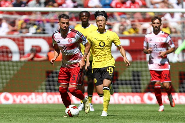 Yassine Bouchama (Fortuna Düsseldorf) in Aktion, am Ball, Einzelaktion waehrend des Testspiels zwischen Fortuna Düsseldorf und Borussia Dortmund, Merkur Spiel-Arena am 25. July 2026 in Düsseldorf, Deutschland. (Foto von Oliver Kaelke DeFodi Images) +++ Yassine Bouchama (Fortuna Düsseldorf) controls the ball during the friendly match between Fortuna Düsseldorf and Borussia Dortmund at Merkur Spiel-Arena on July 25, 2026 in Dusseldorf, Germany. (Photo by Oliver Kaelke DeFodi Images) (Photo by Oliver Kaelke DeFodi Images) - *** Yassine Bouchama of Fortuna Düsseldorf in action, on the ball, making a solo run during the friendly match between Fortuna Düsseldorf and Borussia Dortmund at Merkur Spiel Arena on July 25, 2026, in Düsseldorf, Germany Photo by Oliver Kaelke, DeFodi Images Yassine Bouchama of Fortuna Düsseldorf controls the ball during the friendly match between Fortuna Düsseldorf and Borussia Dortmund at Merkur Spiel Arena on July 25, 2026 in Düsseldorf, Germany. Photo by Oliver Kaelke, DeFodi Images. Photo by Oliver Kaelke, DeFodi Images.