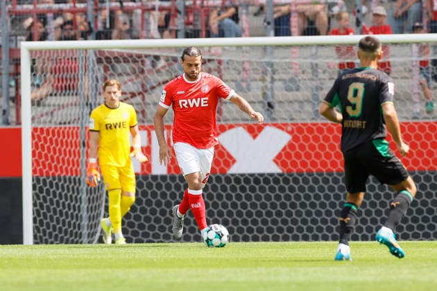 Fußball Testspiel Rot-Weiss Essen - VFL Borussia Mönchengladbach am 25.07.2026 im Stadion an der Hafenstraße in Essen Jose-Enrique Rios Alonso ( Rot-Weiss Essen ) *** Soccer Friendly Match: Rot-Weiss Essen vs. VFL Borussia Mönchengladbach on July 25, 2026, at the Stadion an der Hafenstraße in Essen; Jose Enrique Rios Alonso, Rot-Weiss Essen