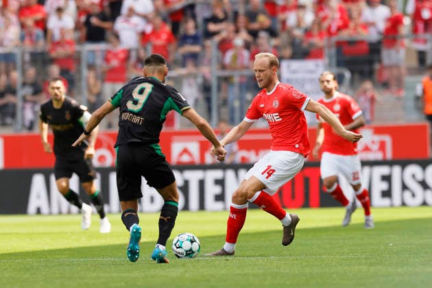 Fußball Testspiel Rot-Weiss Essen - VFL Borussia Mönchengladbach am 25.07.2026 im Stadion an der Hafenstraße in Essen Lukas Brumme ( Rot-Weiss Essen ) *** Soccer Friendly Match: Rot Weiss Essen vs. VFL Borussia Mönchengladbach on July 25, 2026, at the Stadion an der Hafenstraße in Essen; Lukas Brumme, Rot Weiss Essen